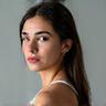 Portrait de Chloé Lecointre.